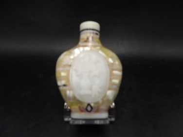 Fine antique Chinese mother of pearl floral snuff bottle