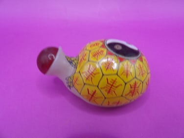 chinese turtle shaped yin yang glass snuff bottle