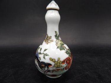 Chinese porcelain hand painted 2 cats snuff bottle