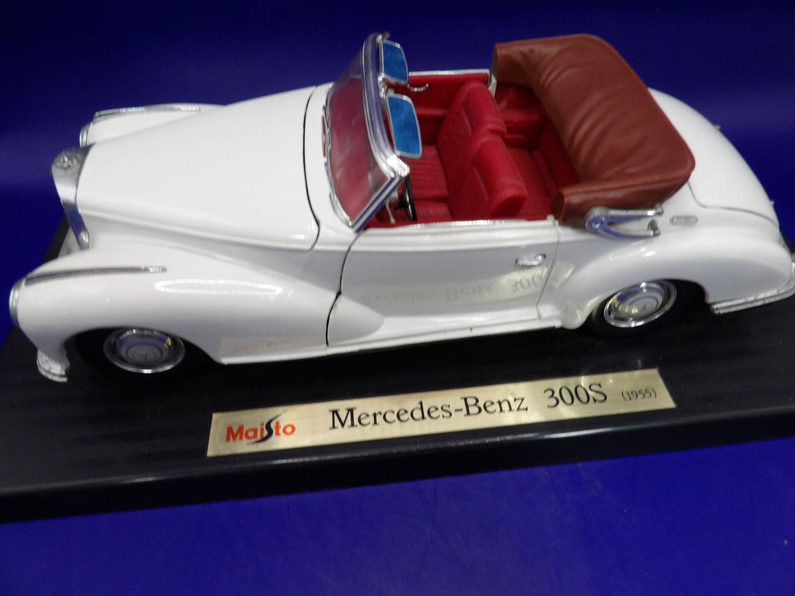 1:18 Maisto Mercedes-Benz 1955 300S: 10 inches length.
