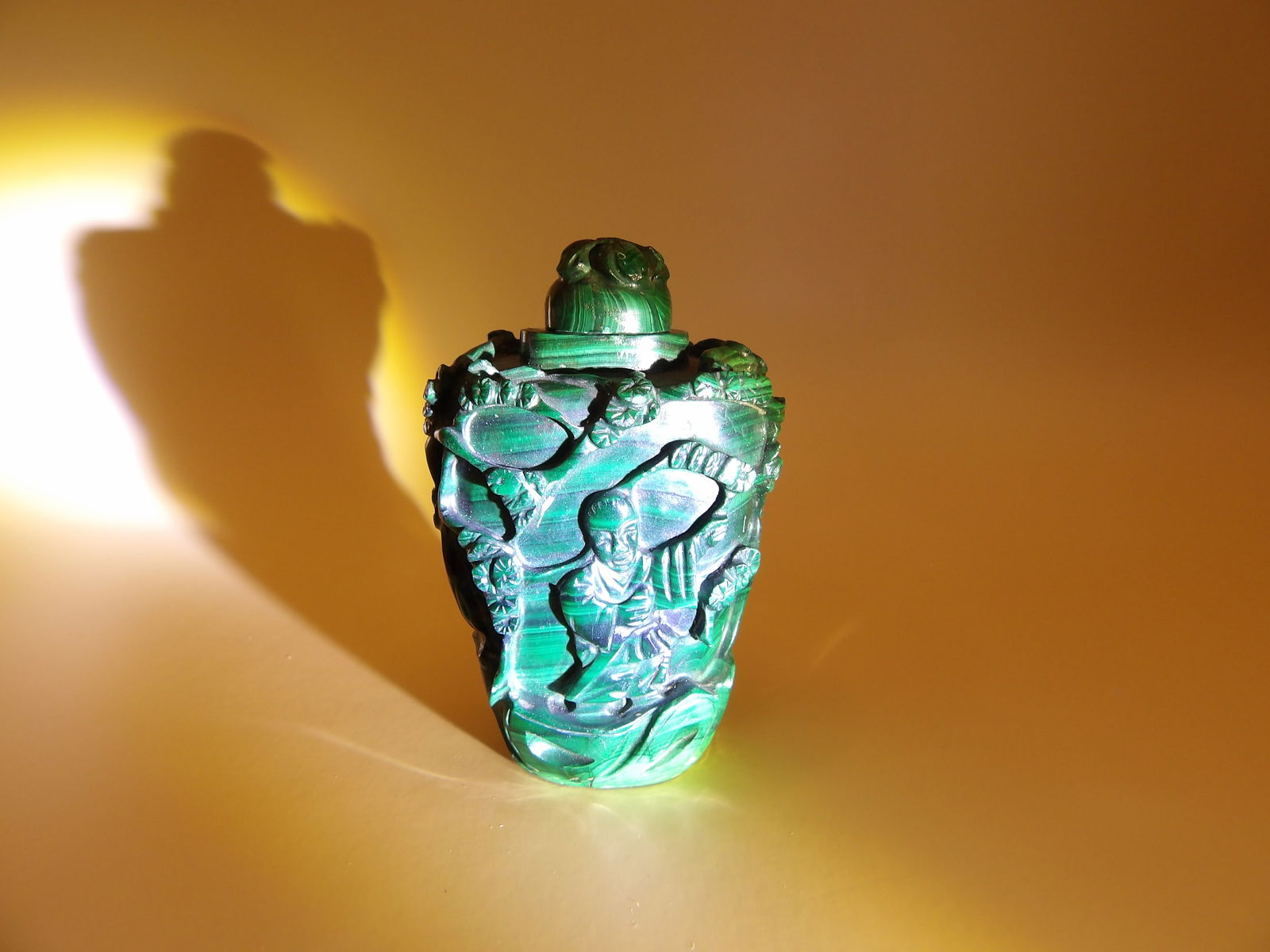 Chinese fine carved malachite snuff bottle: 2.4 inches height.