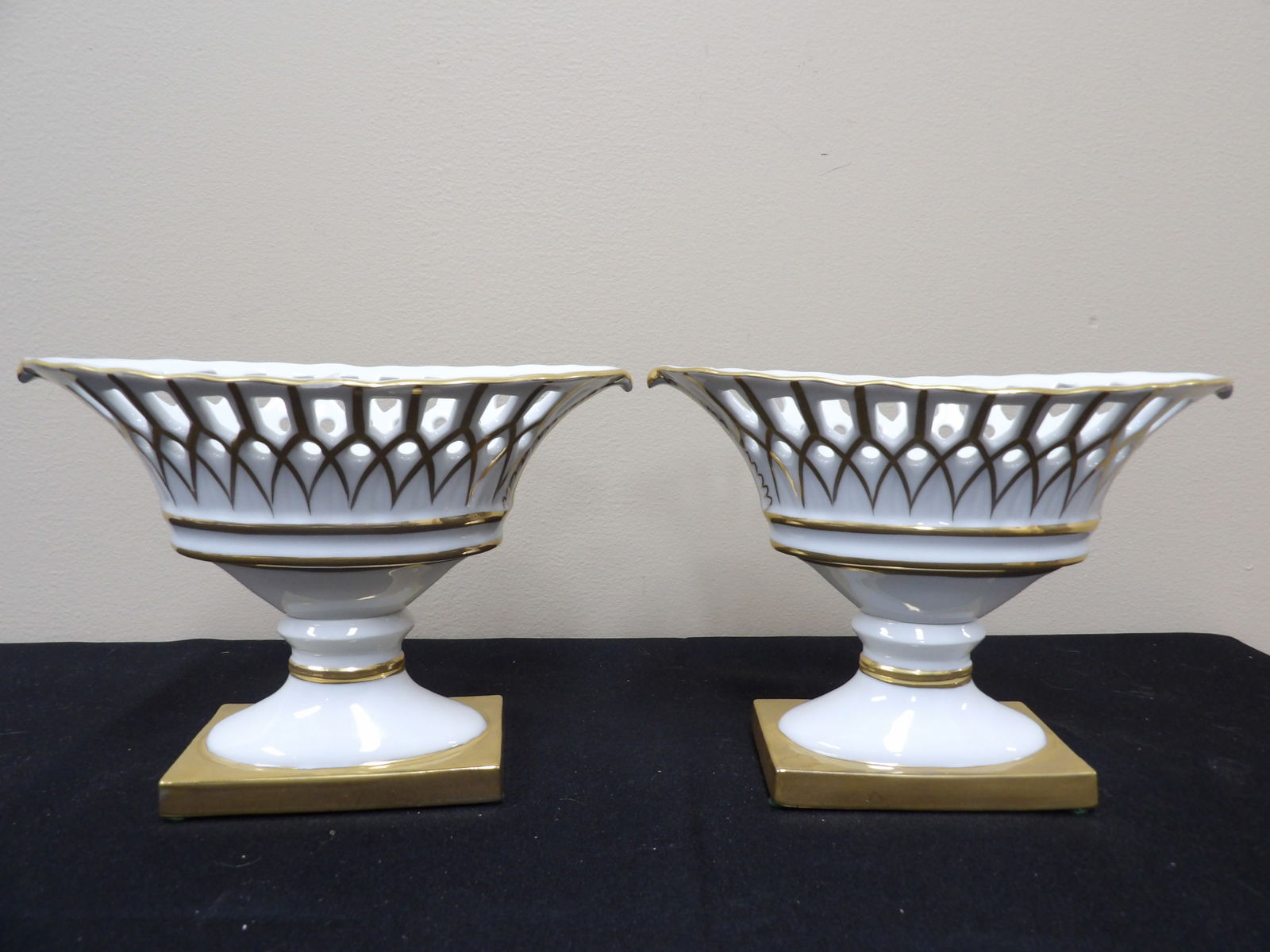 lot of reticulated mantel urns or vases with gold gilt: 8 inches length.