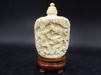 very fine antique Chinese carved dragon snuff bottle with wooden base - No Export: 2.8 inches height bottle. 3.5 inches height including wooden base. Very fine carving. No international shipping.