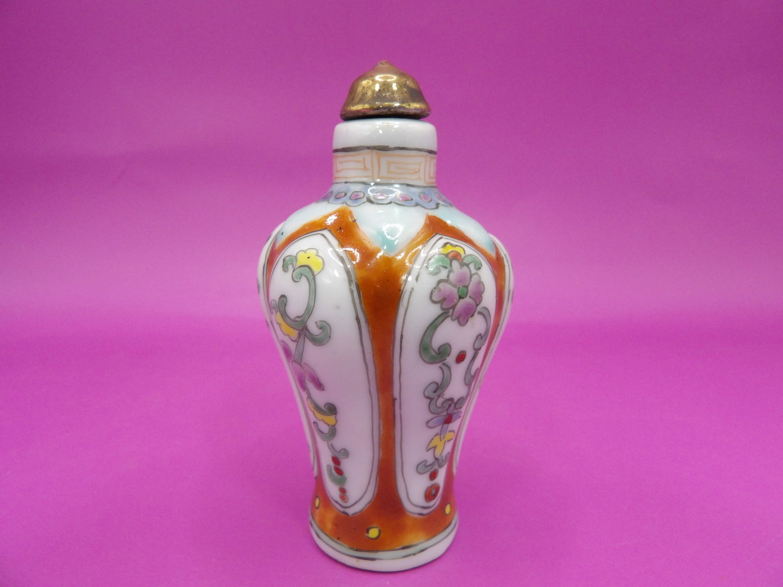 antique Qing dynasty Chinese porcelain floral pattern snuff bottle (1 of 9)