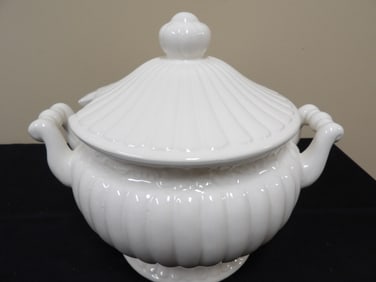 white porcelain ribbed design soup tureen with a lid