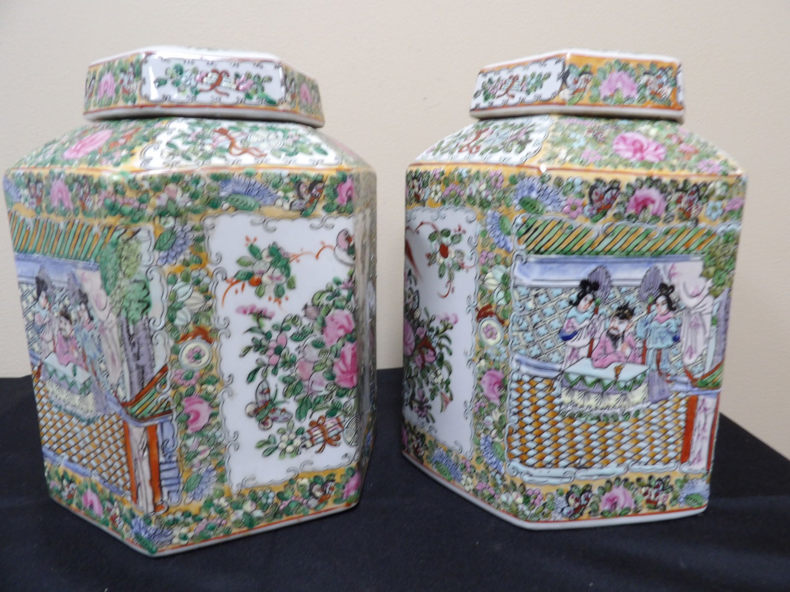 lot of 2 Chinese famille rose hexagon shaped lidded cookie jar with Qing dynasty Guangxu mark (1 of 9)