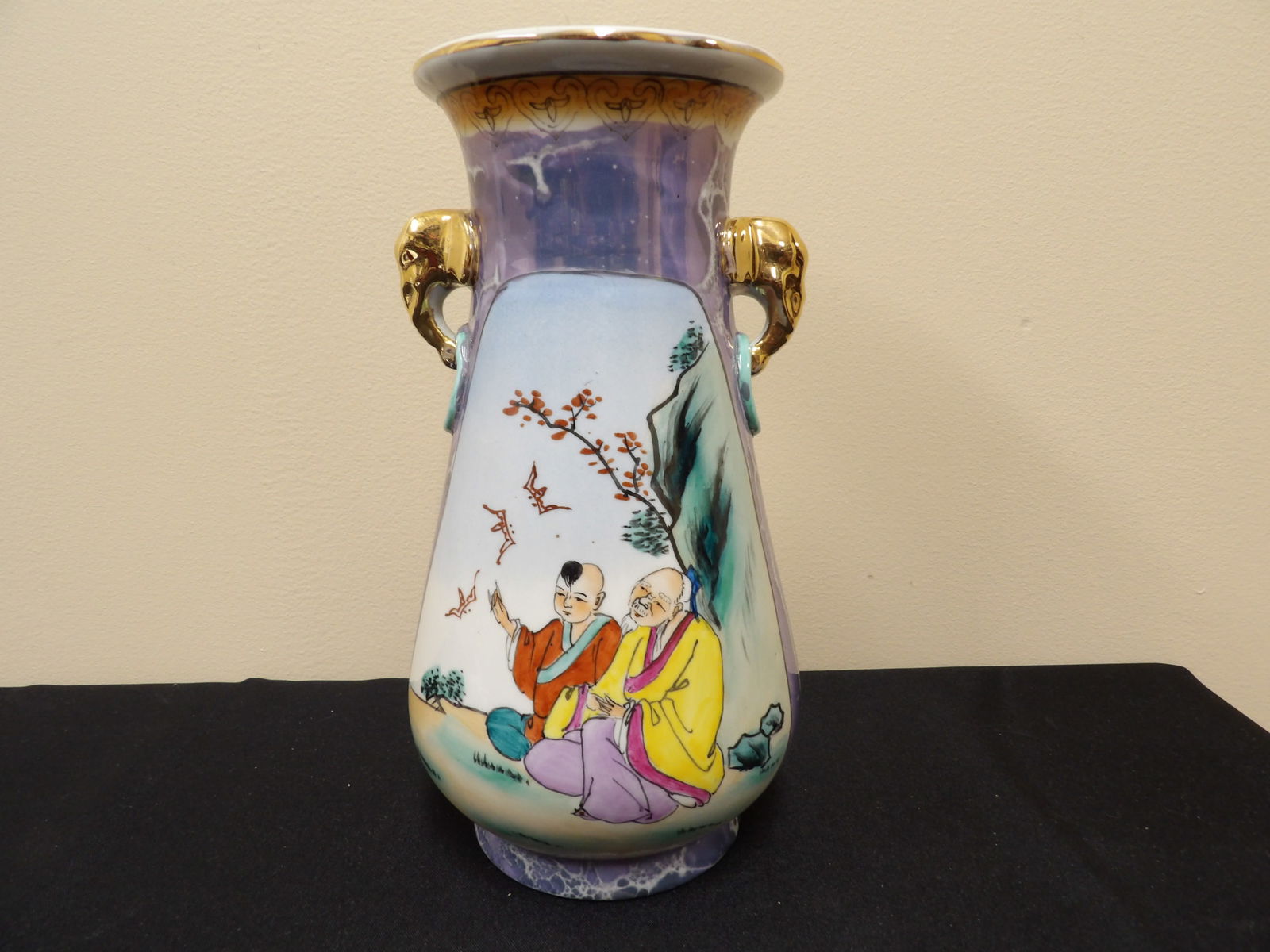 Chinese porcelain vase with gold gilt elephant handles: 10 inches height.
