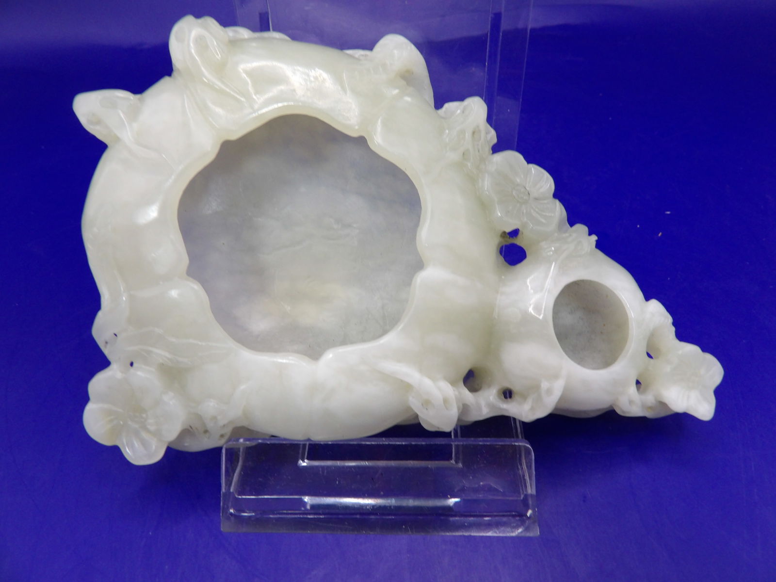 Chinese jade carved double brush washer with raised flowers: 5.2 inches length.