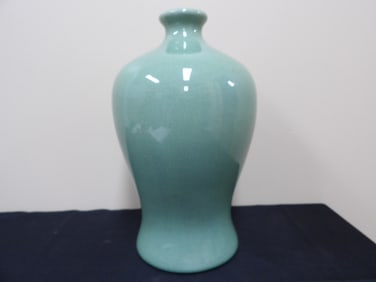 Chinese celadon crack porcelain meiping vase