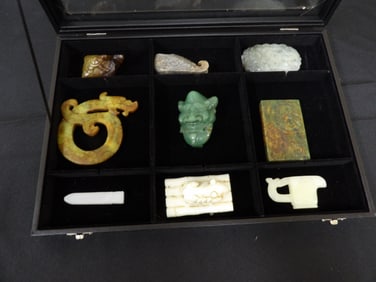 Lot of 9 Chinese jade carving in a velvet box including a jade belt buckle