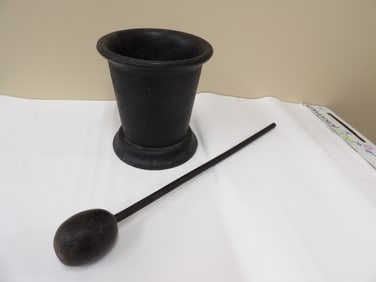 Rare 1800's cast iron mortar and pestle over 18 lbs