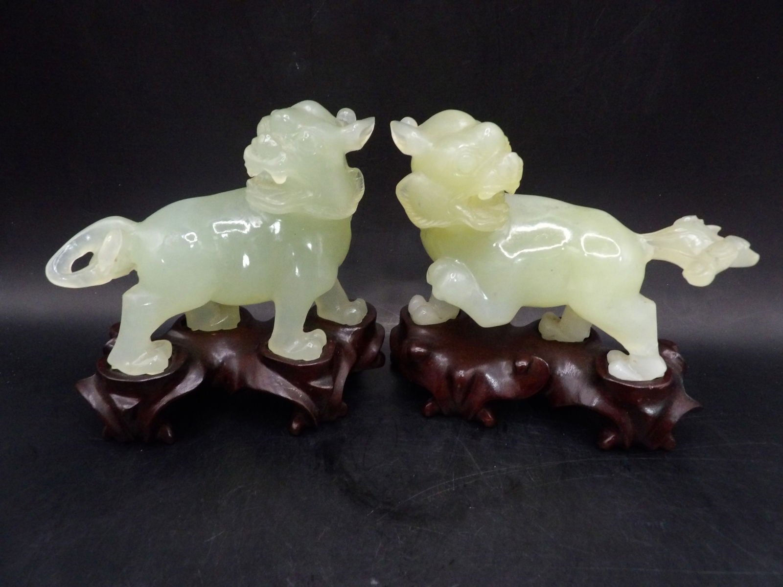 Pair of Chinese jade beast carving with wooden base (1 of 4)