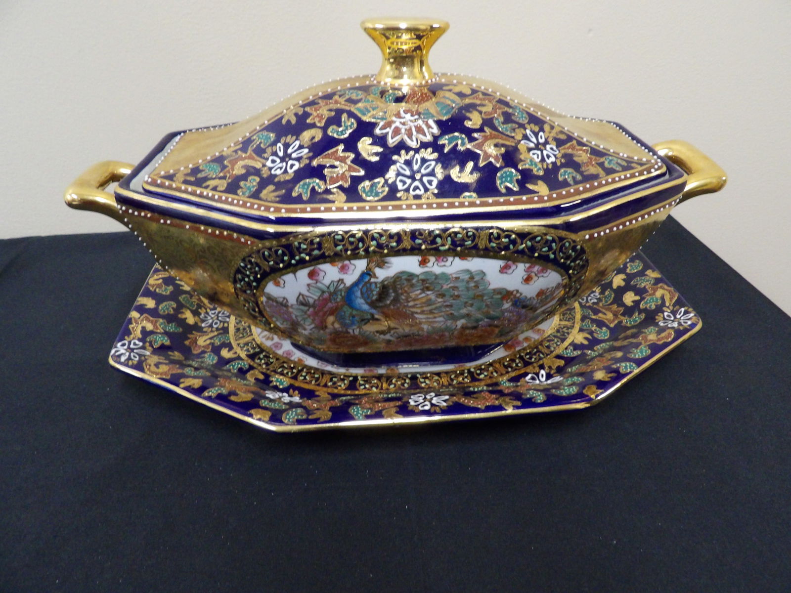 Very ornate Chinese export porcelain tureen and large serving plate (1 of 8)