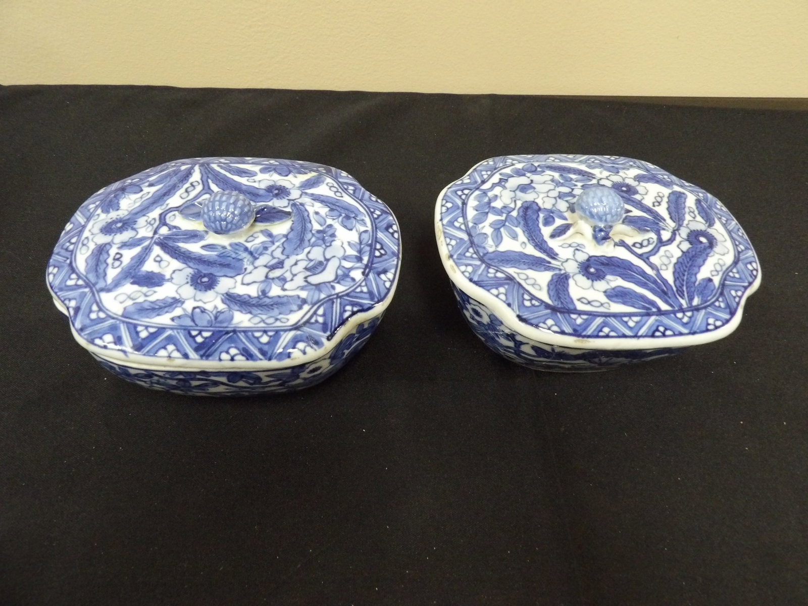 Lot of 2 antique Japanese lidded container signed on the bottom: 5.3 inches length.