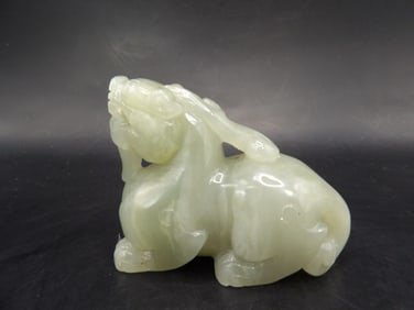 Chinese nephrite jade beast carving