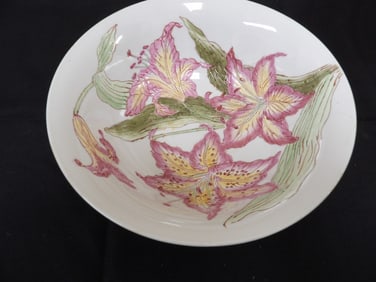 Chinese export porcelain pink lilies floral bowl