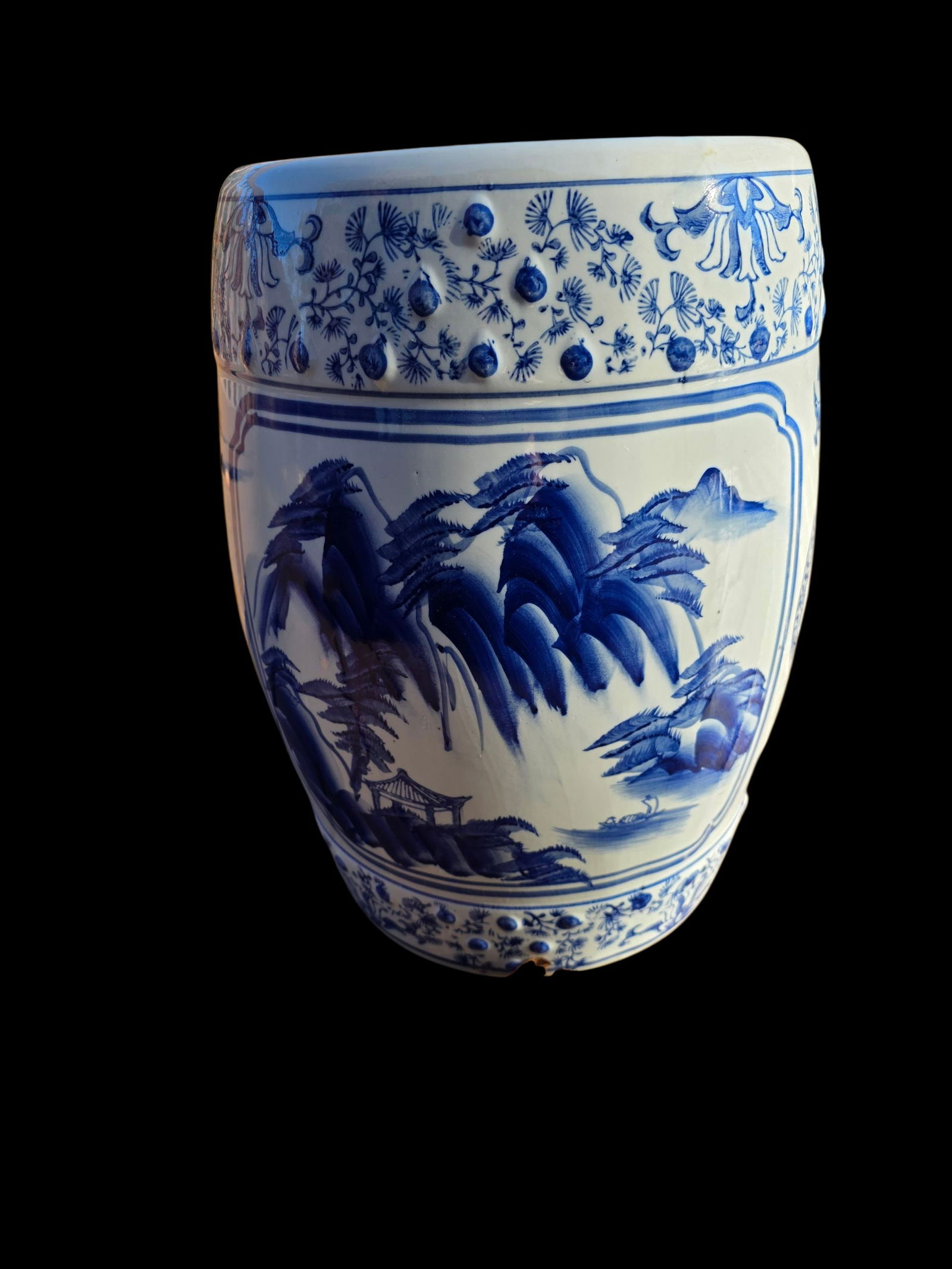 Chinese blue and white porcelain garden stool: 15.8 inches height.