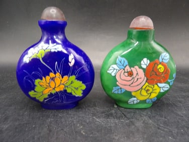 lot of 2 Chinese enamel painted floral glass snuff bottles
