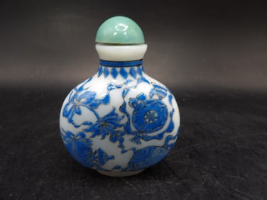 Chinese enamel painted glass snuff bottle with Gu Yue Xuan mark