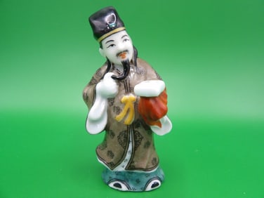 very fine Chinese porcelain figural snuff bottle with Qing dynasty Guangxu mark