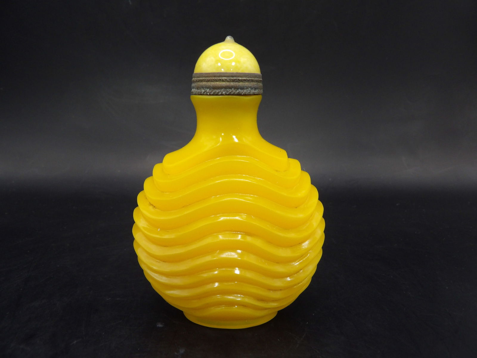 rare imperial yellow wavy pattern glass snuff bottle with Qing dynasty Qianlong mark (1 of 8)