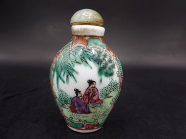 Chinese famille rose porcelain snuff bottle with Qing dynasty Qianlong mark