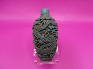 Chinese snuff bottle with dragon phoenix motif