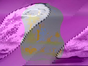 18th century French hand painted porcelain snuff box or trinket box