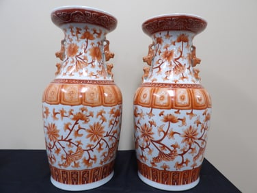 lot of 2 Chinese porcelain vases with floral motif and dog handles and Qing dynasty Qianlong mark