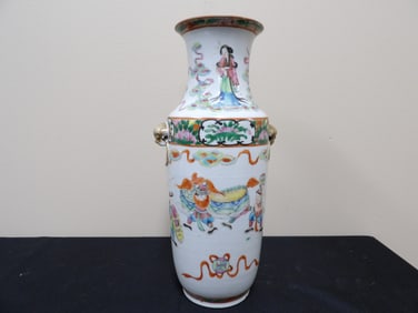 Qing dynasty antique Chinese hand painted porcelain vase- Choose self arrange for in-house shipping.