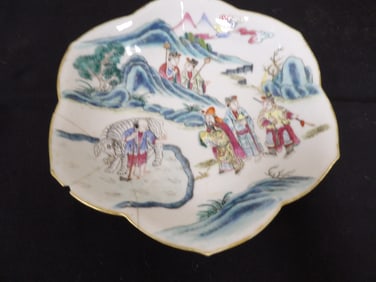 antique Chinese fine hand painted porcelain footed plate with Qing dynasty Tongzhi mark