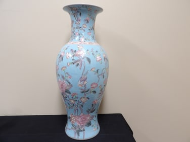 Chinese export porcelain floor vase with blue background and pink flowers