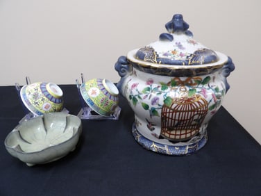 lot of 4 Chinese porcelain lidded container and 3 bowls
