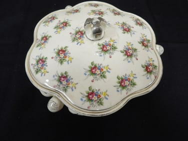 Dated 1940 Japanese porcelain divided serving dish with lid and 3 cherubs on the sides