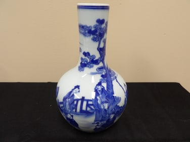 Chinese hand painted blue and white porcelain vase with Qing dynasty Kangxi mark