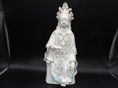 Chinese porcelain Kwan Yin statue