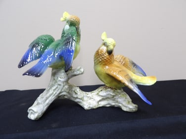Chinese porcelain figurine of 2 cockatoo on the tree branches