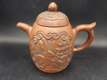 Chinese yixing teapot with Chinese calligraphy signed