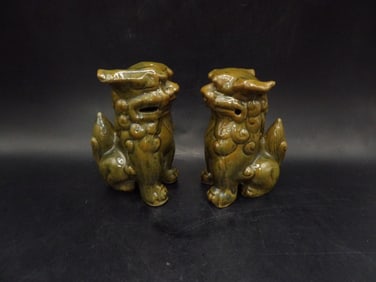 Lot of 2 Chinese porcelain foo dog statue