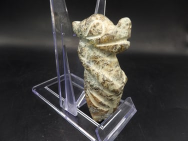 Chinese nephrite jade beast carving