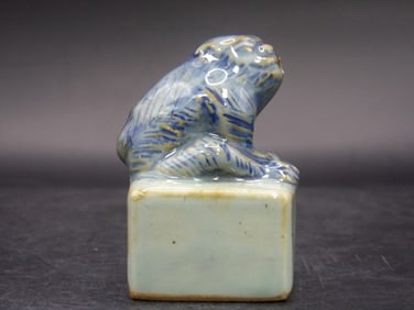 Chinese antique porcelain foo dog seal stamp