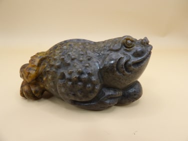 fine Chinese antique nephrite jade toad and coin statue