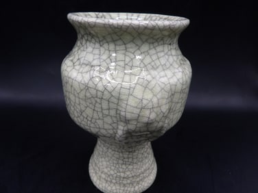 Chinese crack porcelain vase