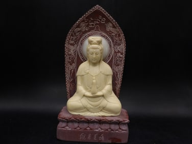 very fine Chinese carved Kwan Yin statue