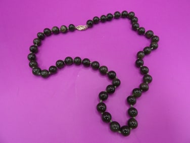 14k gold clasp Chinese spinach jade beaded necklace