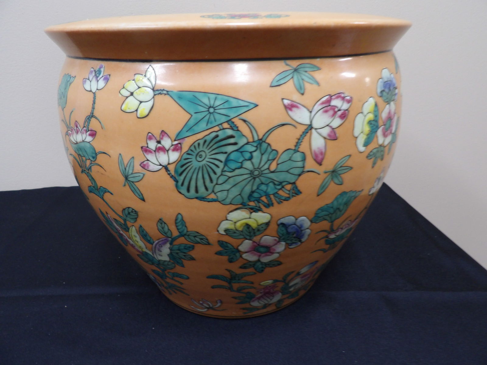 Chinese porcelain fish bowl or jardinieres with Qing dynasty Jiajing mark: Size is 12.5 x 12.5 x 10.4 inches.