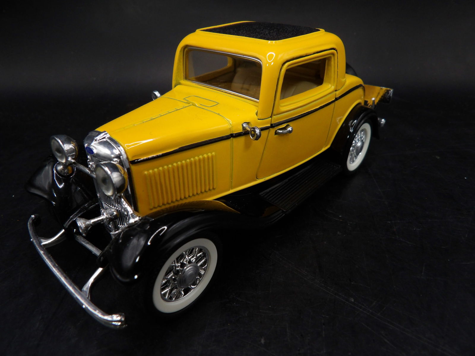 1:30 1932 Ford 3-window Coupe (1 of 5)