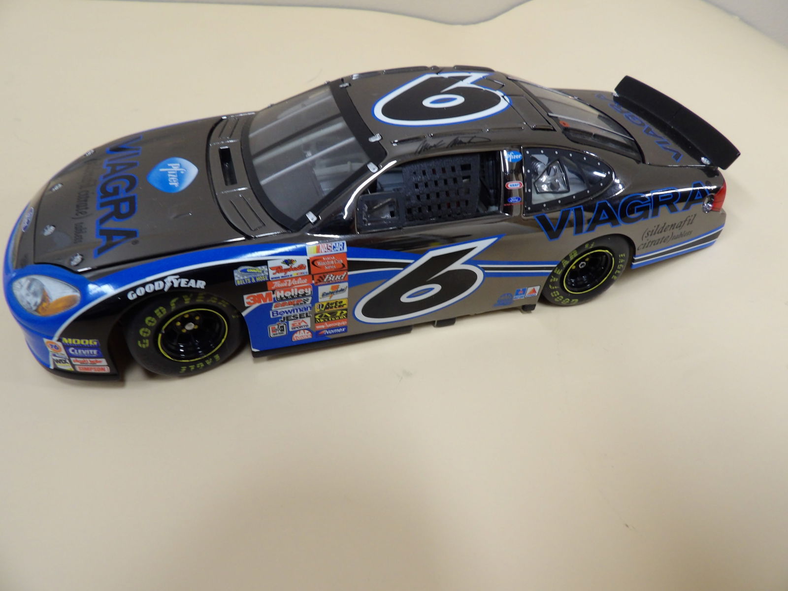 Mark Martin's #6 Viagra Ford Taurus Nascar scale car (1 of 7)
