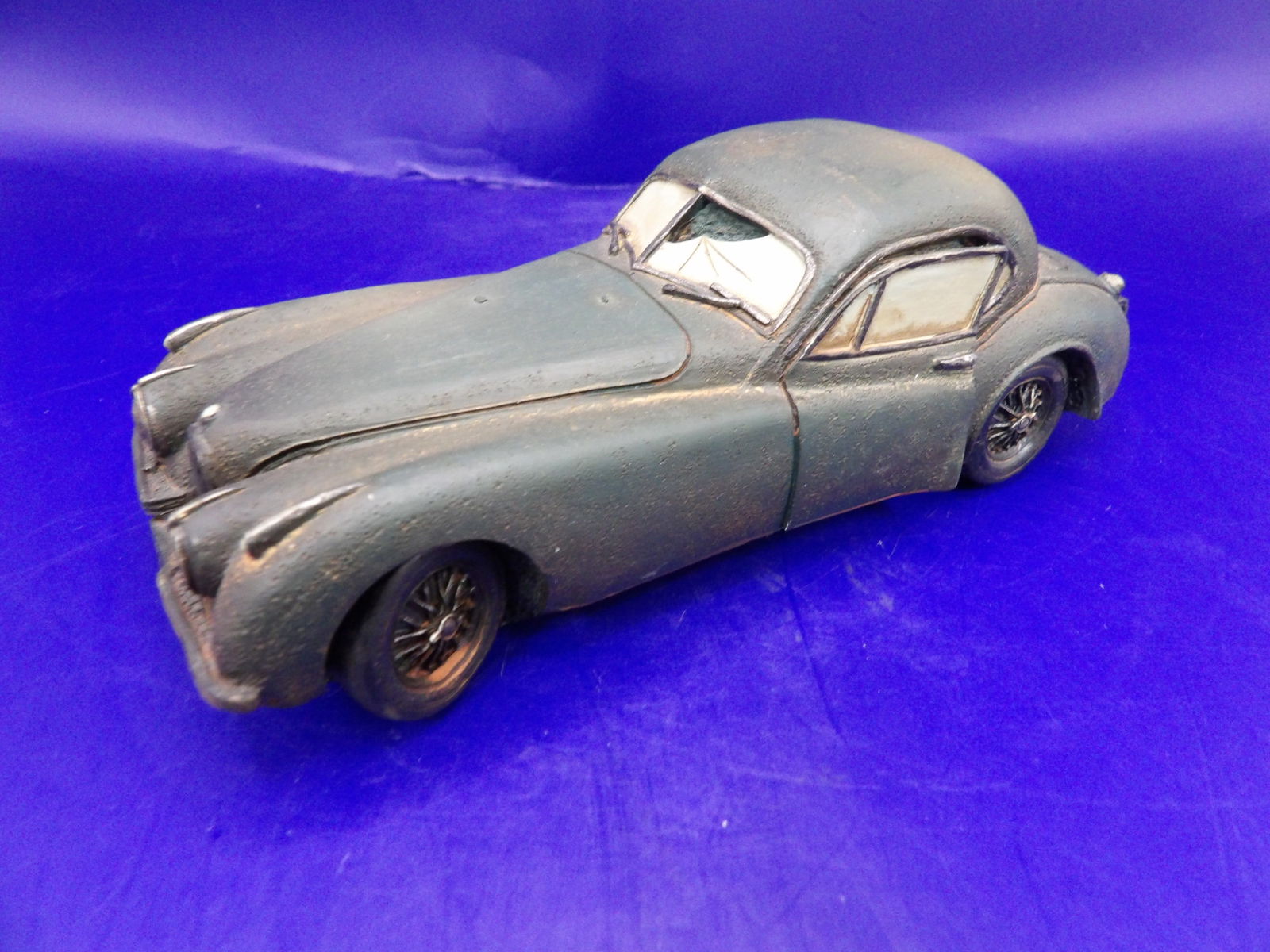 1:24 Jaguar XK-120 Barn Find 224JGU model metal scale car: 6.3 inches length. Slightly open door and broken windows are original, not damage.