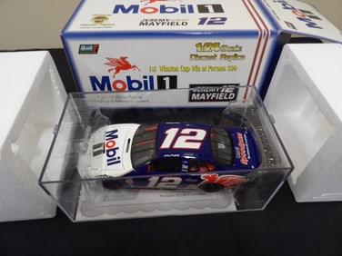 Revell 1:24 1998 Mobil 1 Ford Taurus limited edition 1 of 5598